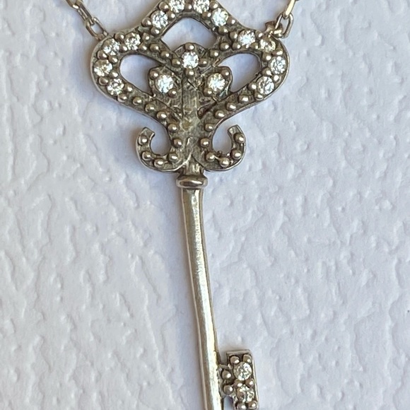 💜925 sterling silver key cubic zirconia necklace - Picture 3 of 4